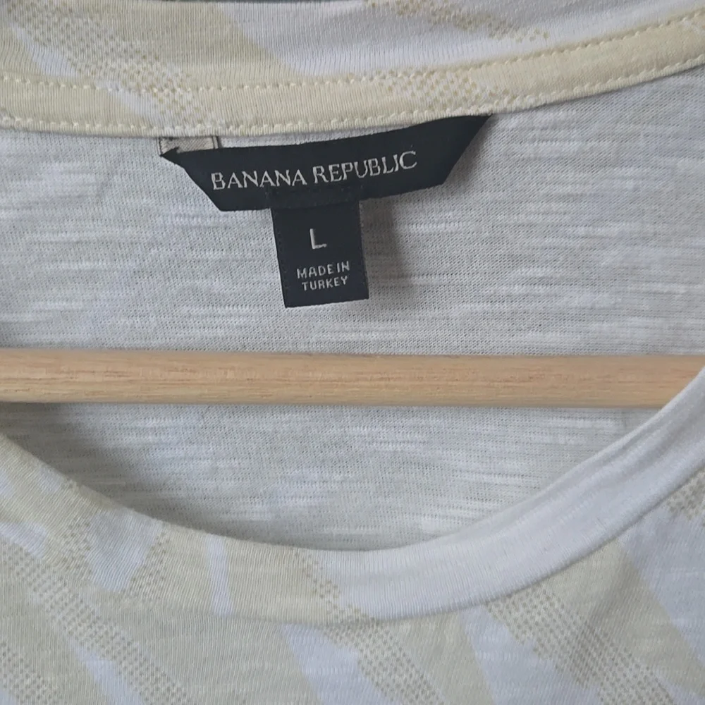Banana Republic White and Cream Men's Shirt
